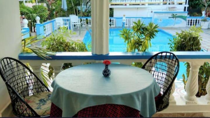 Pink Hibiscus Bed And Breakfast Montego Bay Luaran gambar