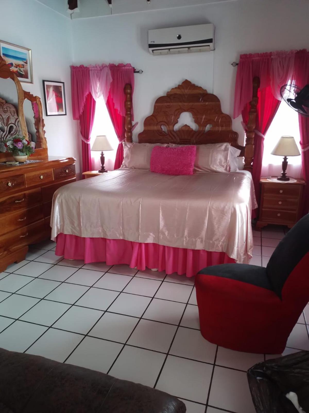 Pink Hibiscus Bed And Breakfast Montego Bay Luaran gambar