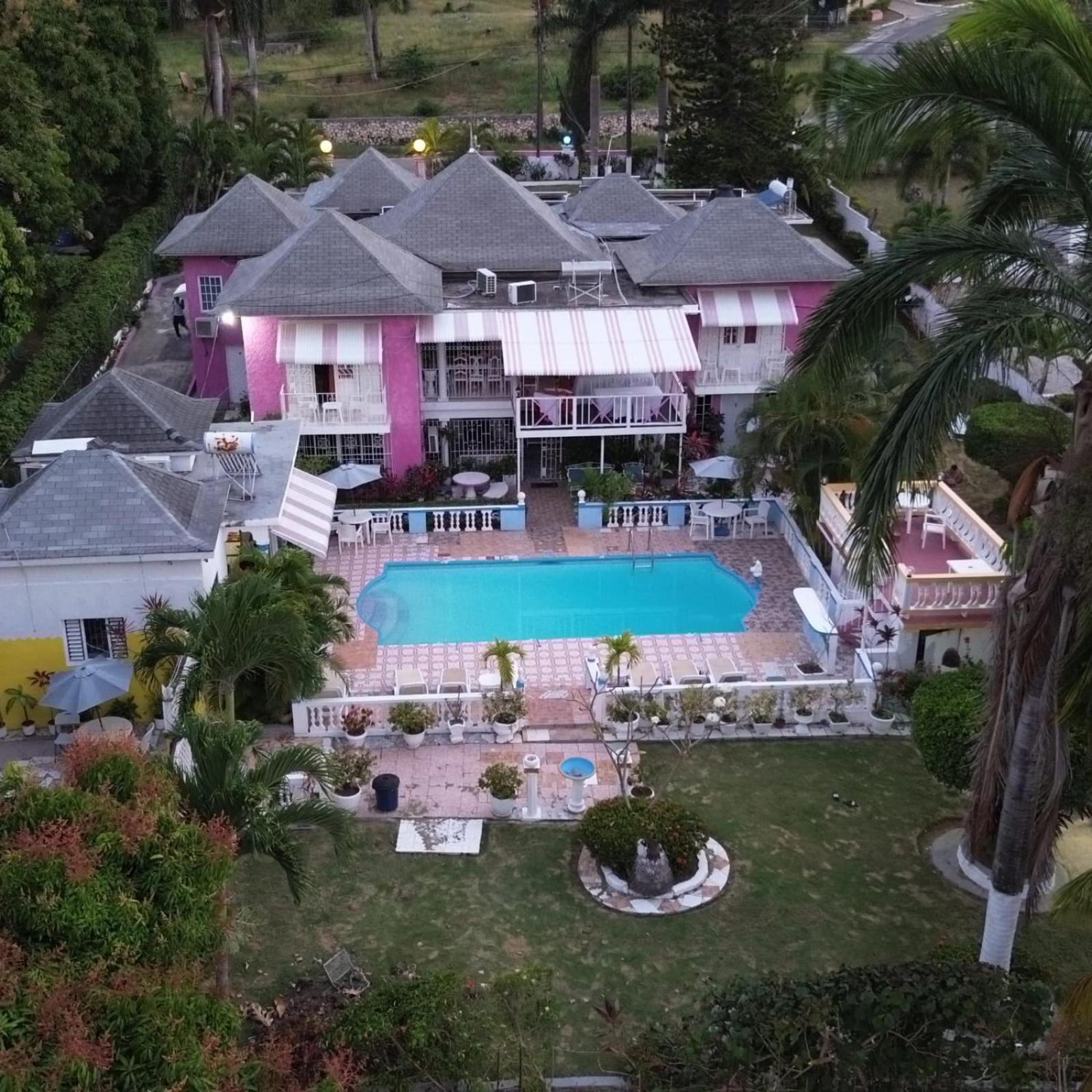 Pink Hibiscus Bed And Breakfast Montego Bay Luaran gambar