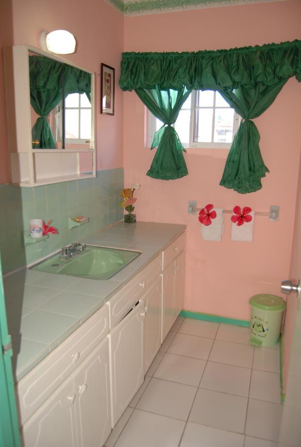 Pink Hibiscus Bed And Breakfast Montego Bay Luaran gambar
