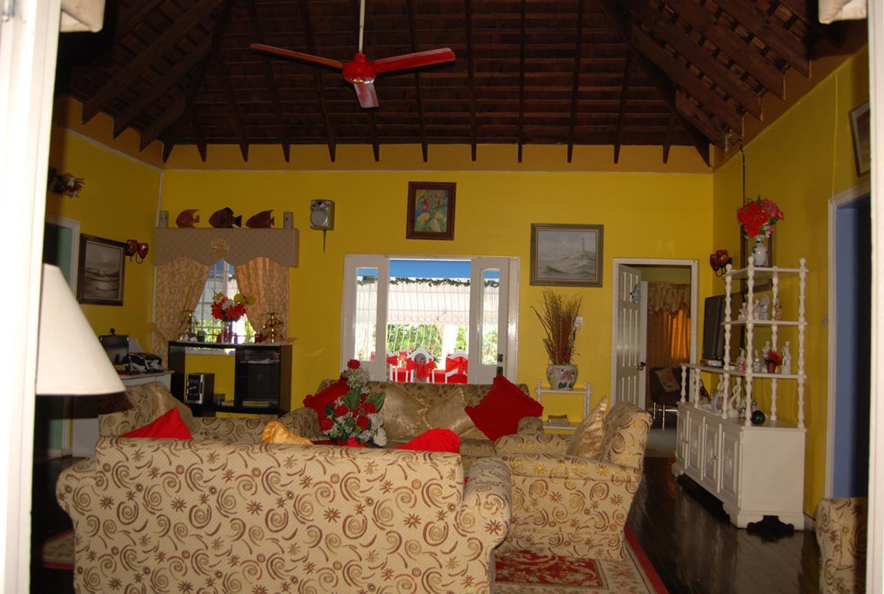 Pink Hibiscus Bed And Breakfast Montego Bay Luaran gambar