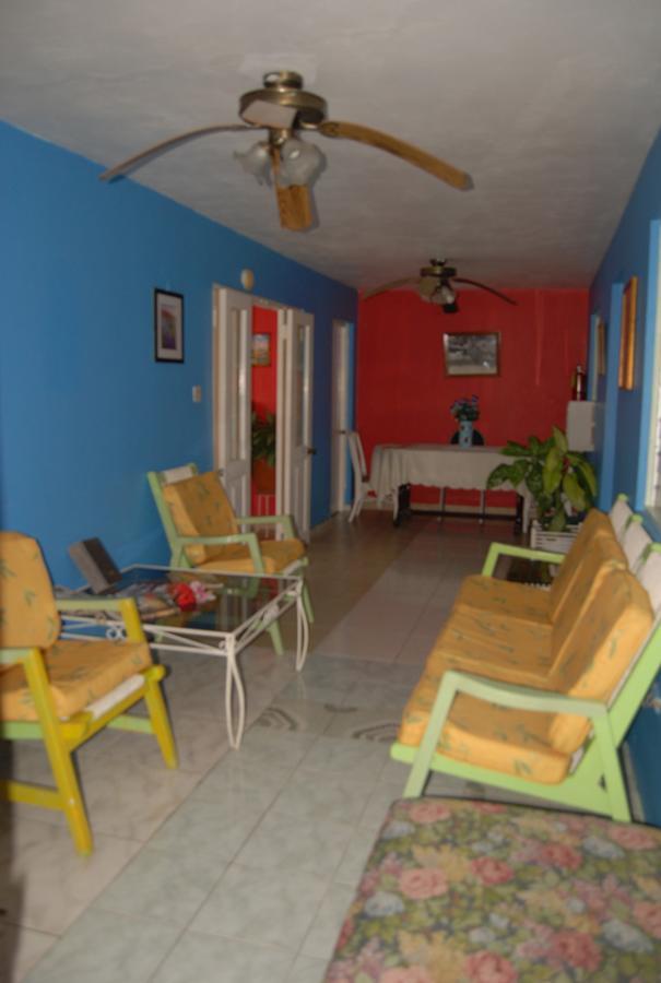 Pink Hibiscus Bed And Breakfast Montego Bay Luaran gambar